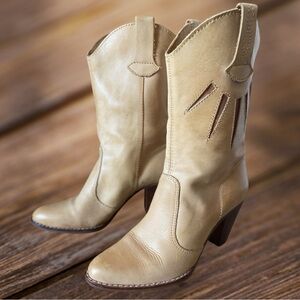 The Wild Pair Tan Leather Western
Cowboy Boots Cutout Sz 6.5